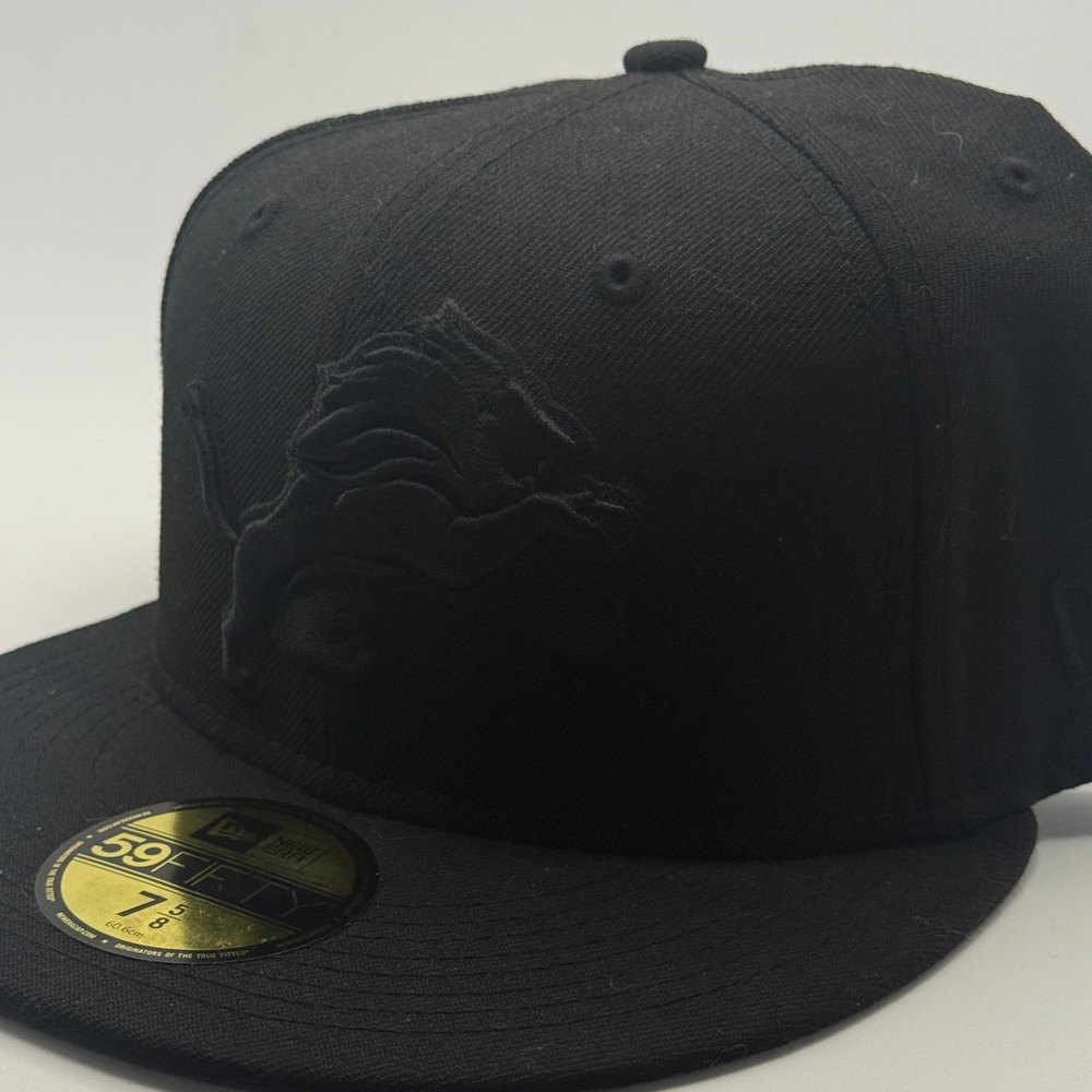 New Era 59FIFTY Detroit Lions Black on Black Fitted Hat NFL Size 7 5/8 Wool